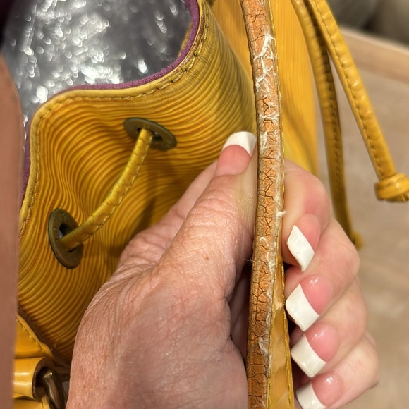 Louis Vuitton Epi Bucket Bag~GUC~Preloved - Picture 14 of 16